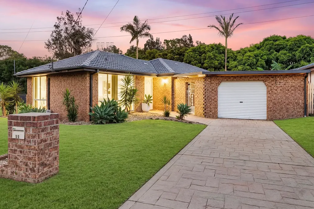 Bateau Bay 4房  Flexible family living with poolside entertaining