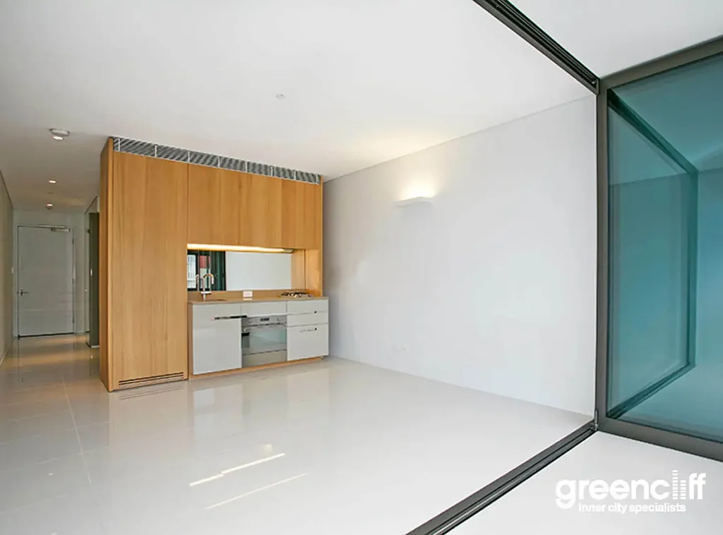 MODERN & FURNISHED ONE BEDROOM SUITE IN CENTRAL PARK