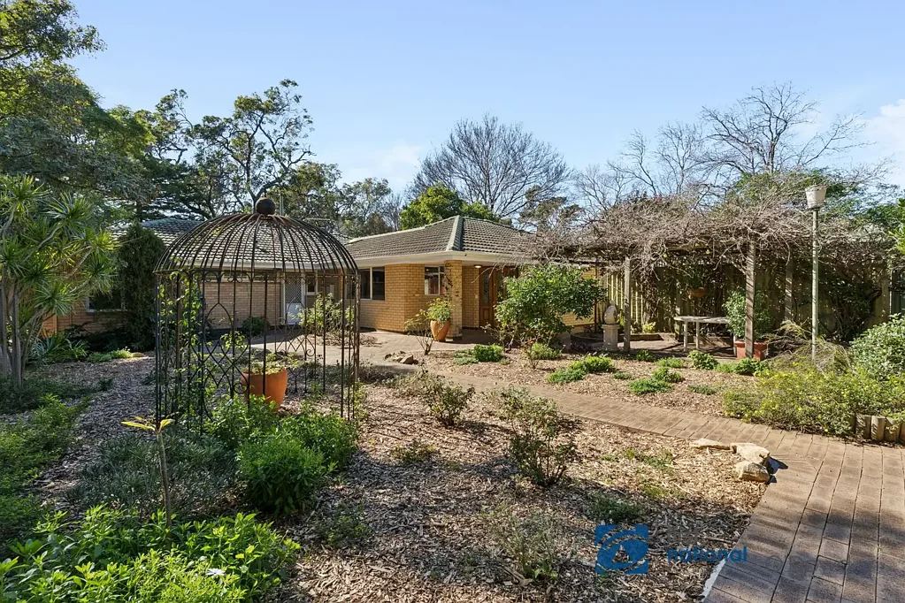 Maida Vale 4બેડરૂમ A Once-in-a-Generation Opportunity on 4,358sqm with Subdivision Potential!