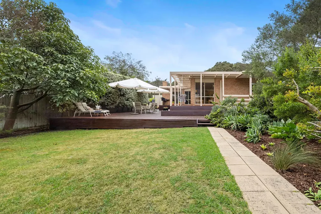 2 Lind Avenue, Rye, VIC 3941
