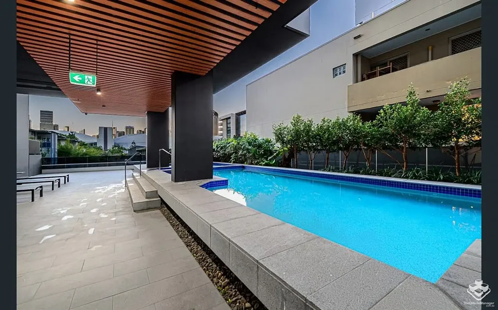 LUXURY FURNISHED APARTMENT IN THE HEART OF TRENDY SOUTH BRISBANE