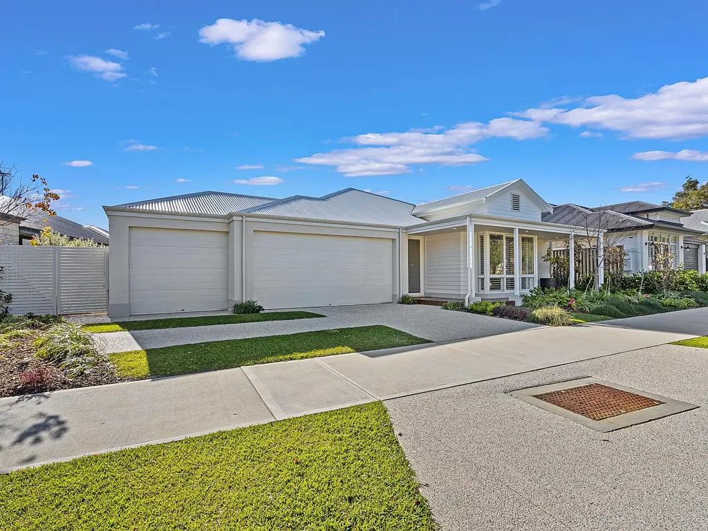9 Barracoota Loop, Lakelands, WA 6180