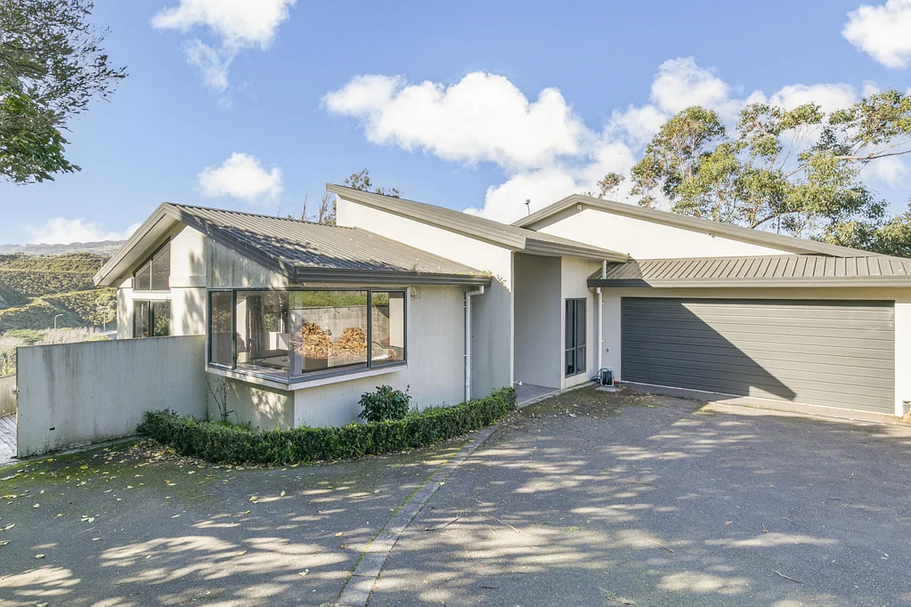 Churton Park 6 Slaapkamer Big Home. With Potential. Bring Your Vision!