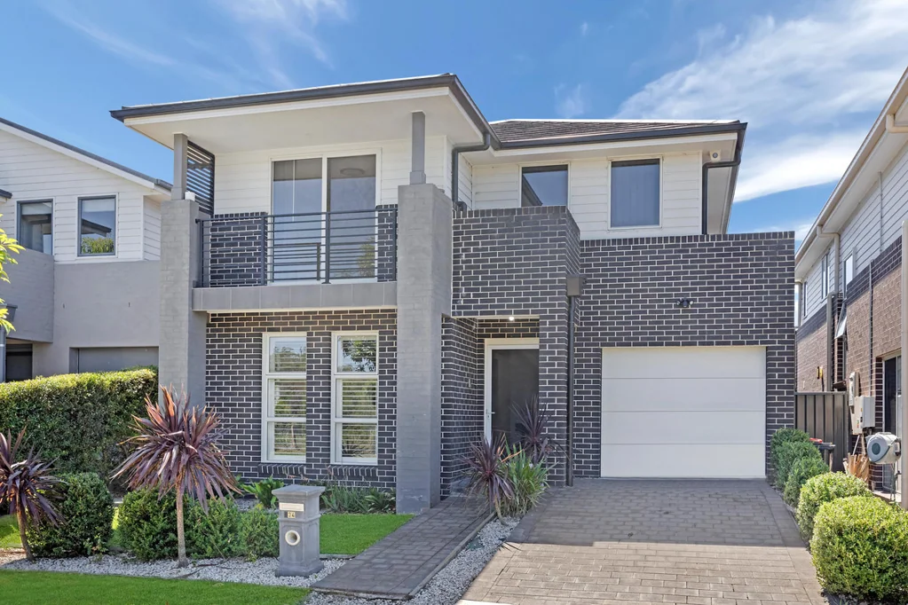 134 Lakeside Parade, Jordan Springs, NSW 2747
