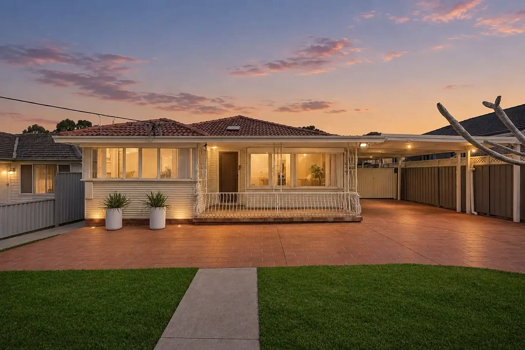 Guildford 6બેડરૂમ Spacious Family Home with Two-Bedroom Granny Flat on a Generous 695.6sqm Block
