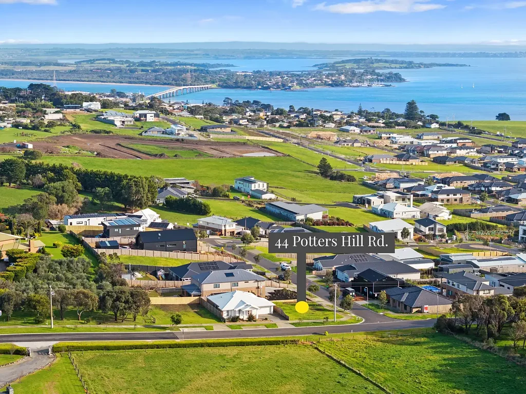 San Remo COASTAL LIVING BECKONS