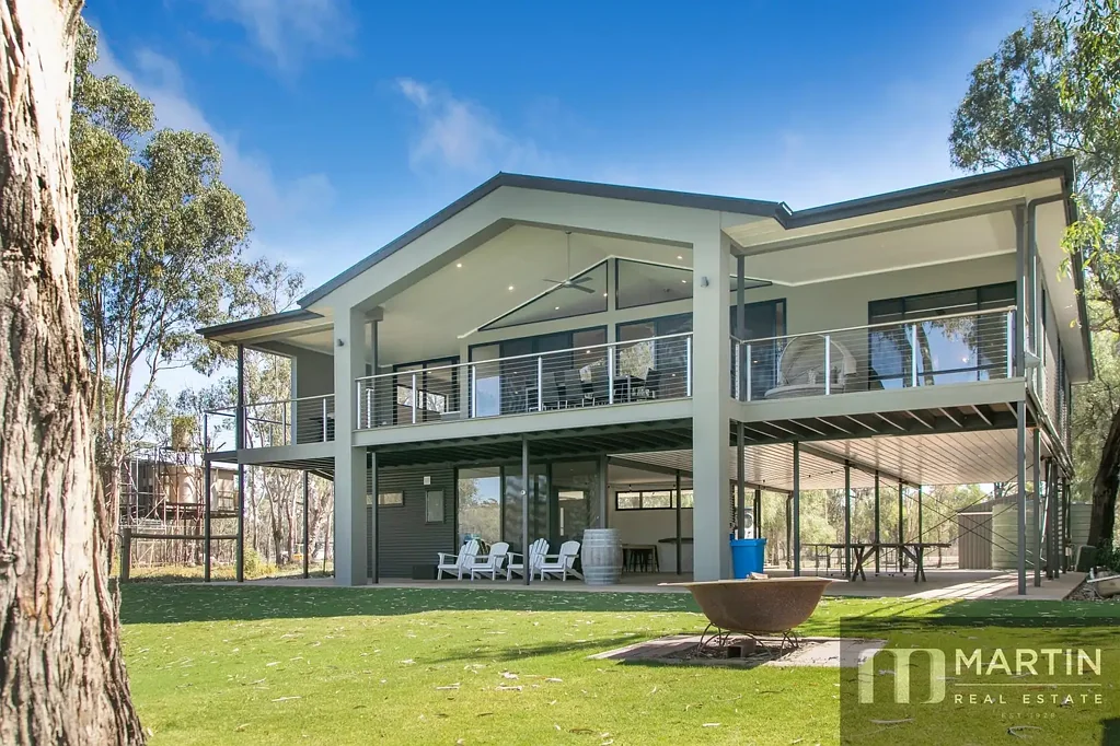 Brenda Park 6Zimmer STUNNING ARCHITECTURAL HOME WITH ABSOLUTE RIVER FRONTAGE   
VIEW BY APPOINTMENT