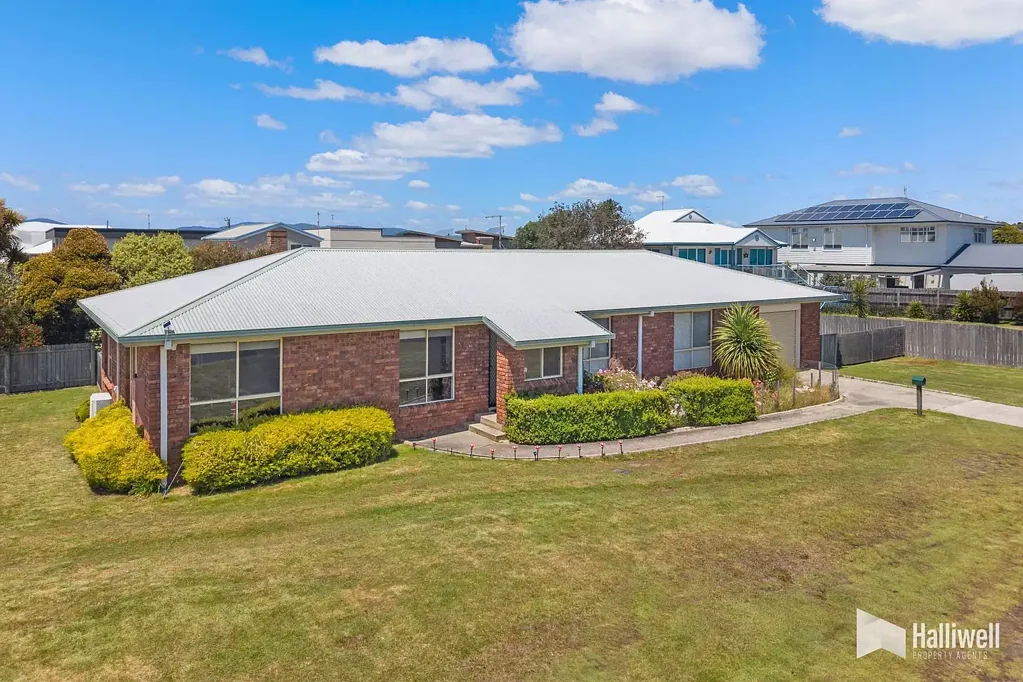 Fantastic location, great family home.