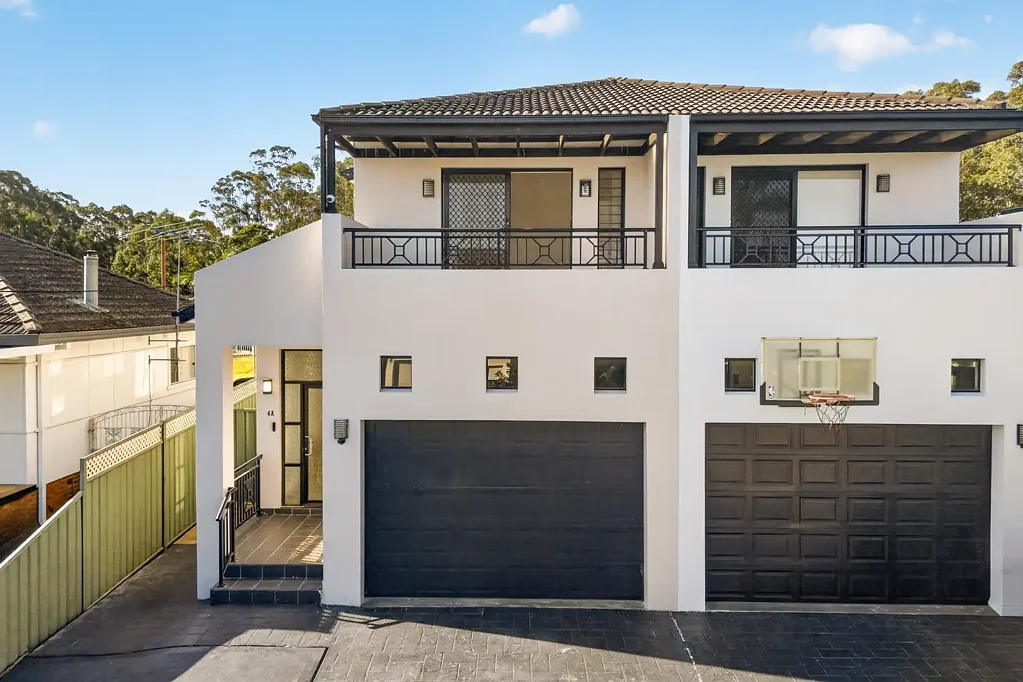 Chester Hill 3 Slaapkamer Double Brick Duplex With Dual Balconies, Thoughtful Design, And Ultimate Privacy