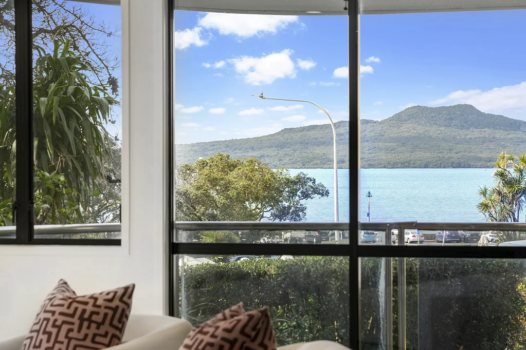 Takapuna 3Kwarto Views to Brag About, Lifestyle to Match