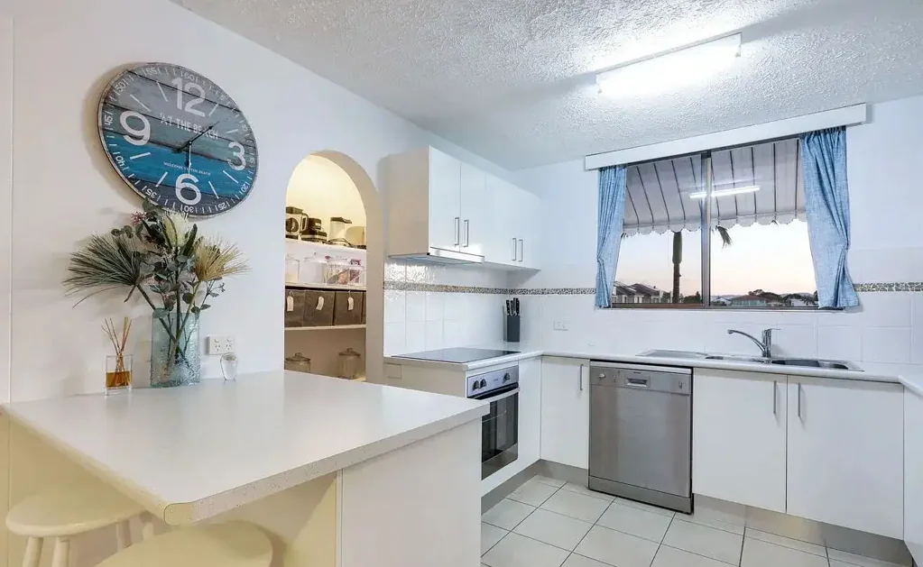 Townhouse in the heart of Broadbeach Waters