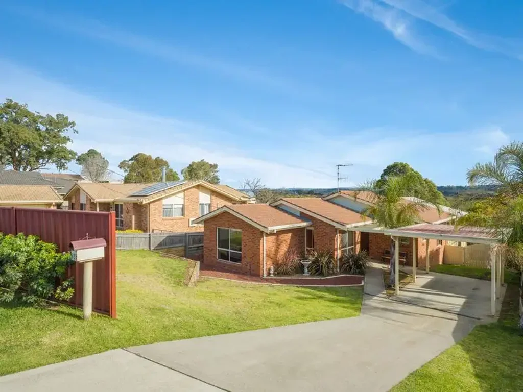 QUALITY THREE BEDROOM HOME BEGA