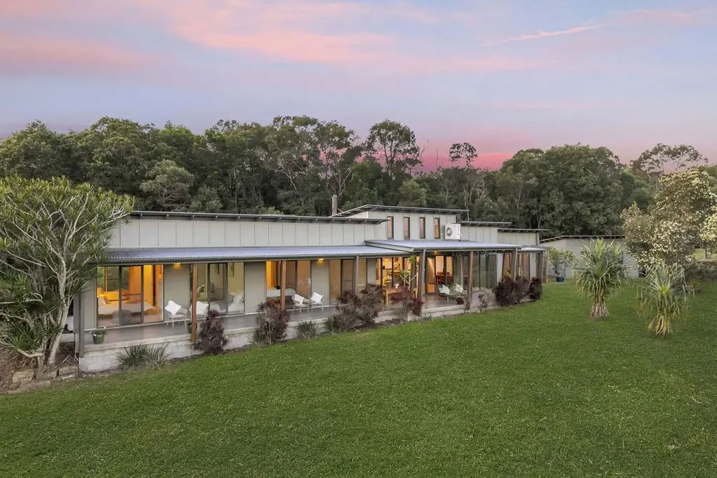 Secluded acreage living with mountain views and horse facilities