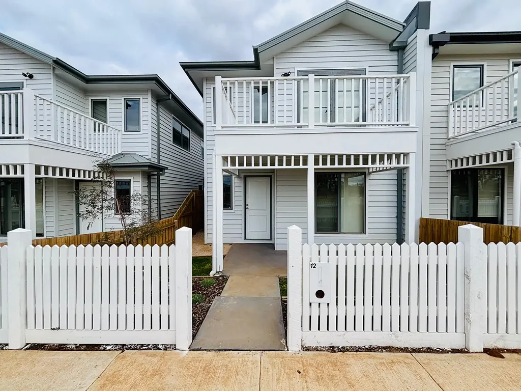 Beautiful Home In Quiet Location!!