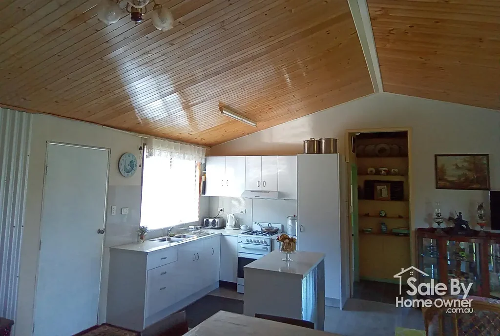 South Nanango 2Zimmer Cottage on 5 Acres with two 10mX7m Sheds [Under Contract]