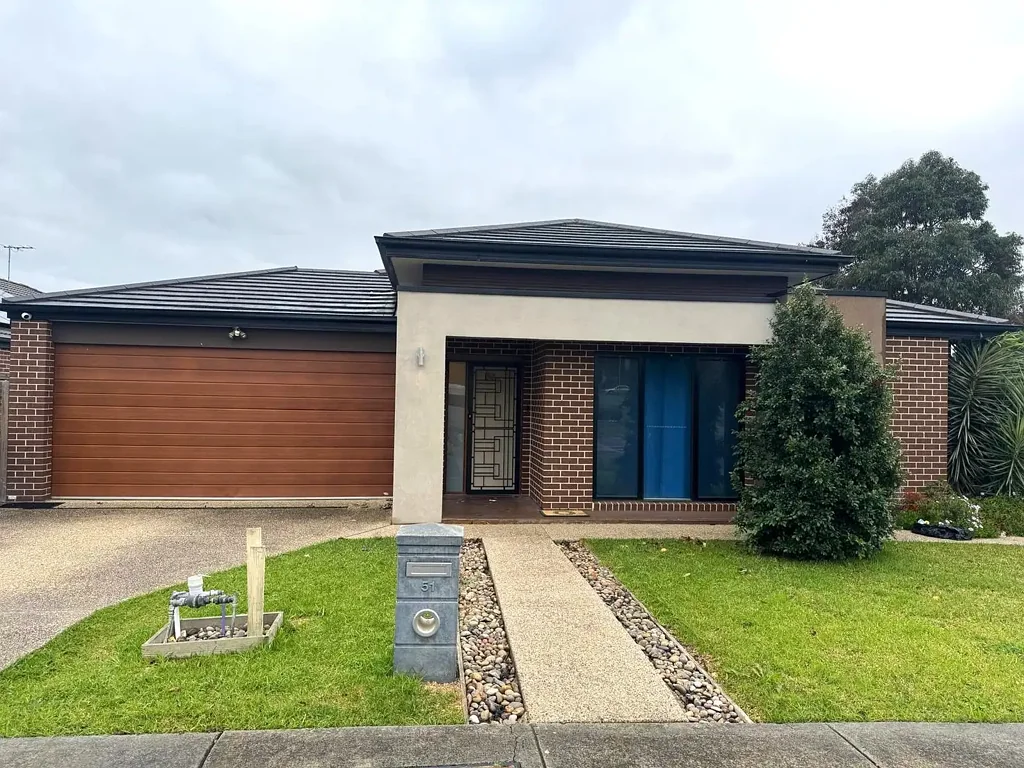 Exceptionally maintained four-bedroom residence suitable for families!!