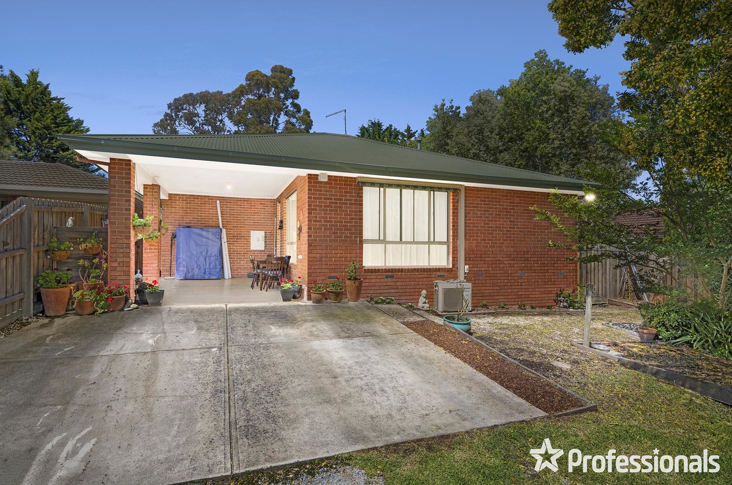 18 CHARLWOOD DR, MOOROOLBARK VIC 3138, 0 침실, 0 욕실, House