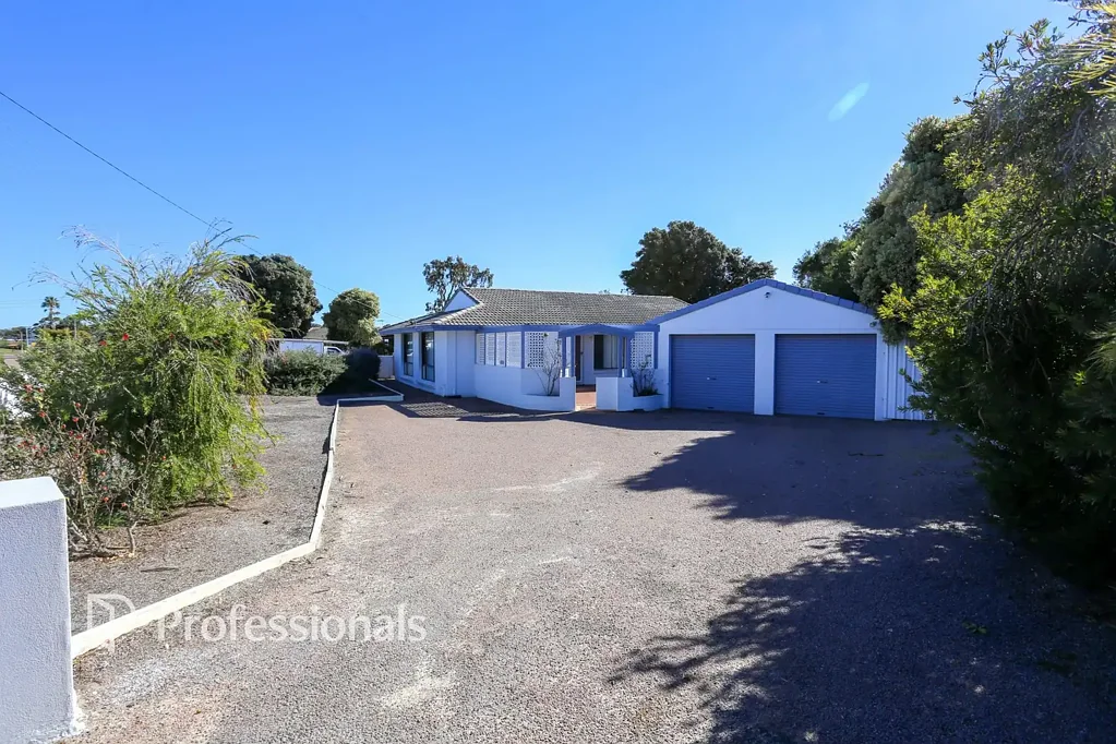 Castletown 3房  Solid Double Brick Home