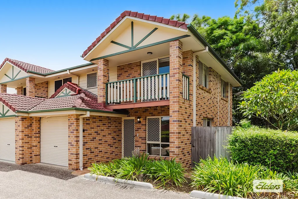 Spacious 3 Bedroom Townhouse with Private Courtyard