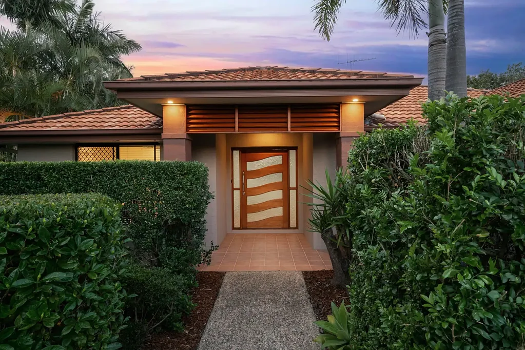 Upper Kedron 5Kwarto Spacious Family Living with Poolside Entertaining in Upper Kedron