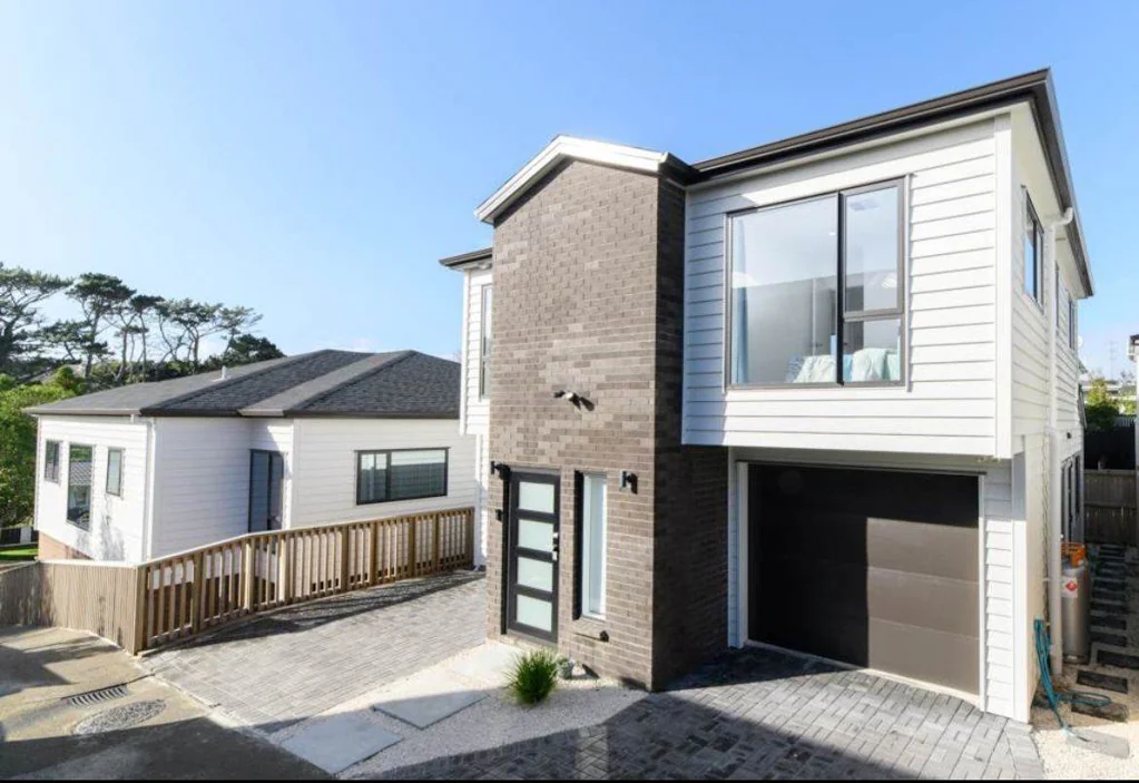 Prime Location: Steps Away from Shops, Restaur...