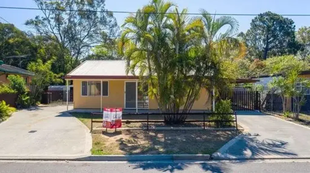 Tidy Home Close To Bus Shopping and School