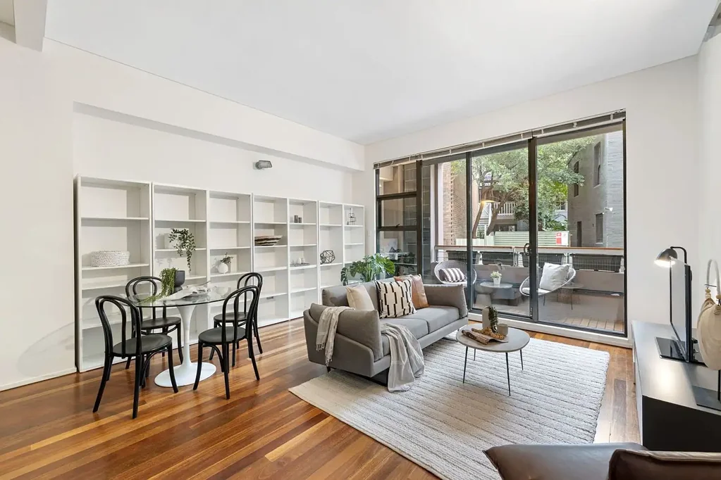 The ultimate warehouse apartment | Lux spacious design with balcony