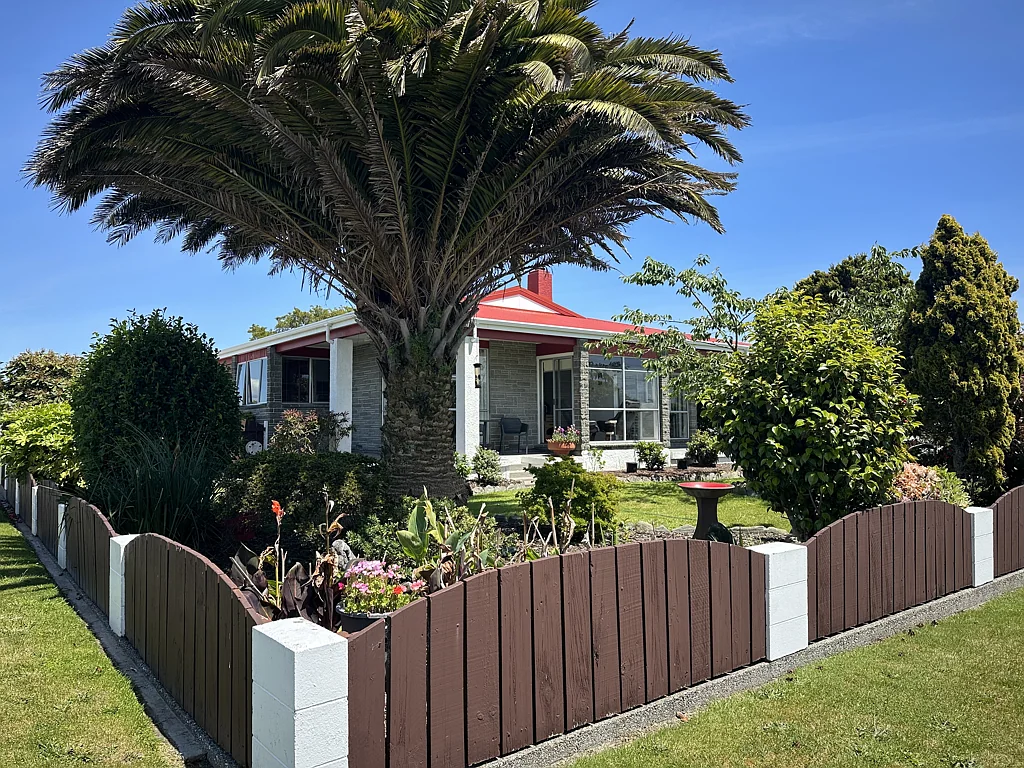 Hokitika 4房  Spacious family living on a corner section