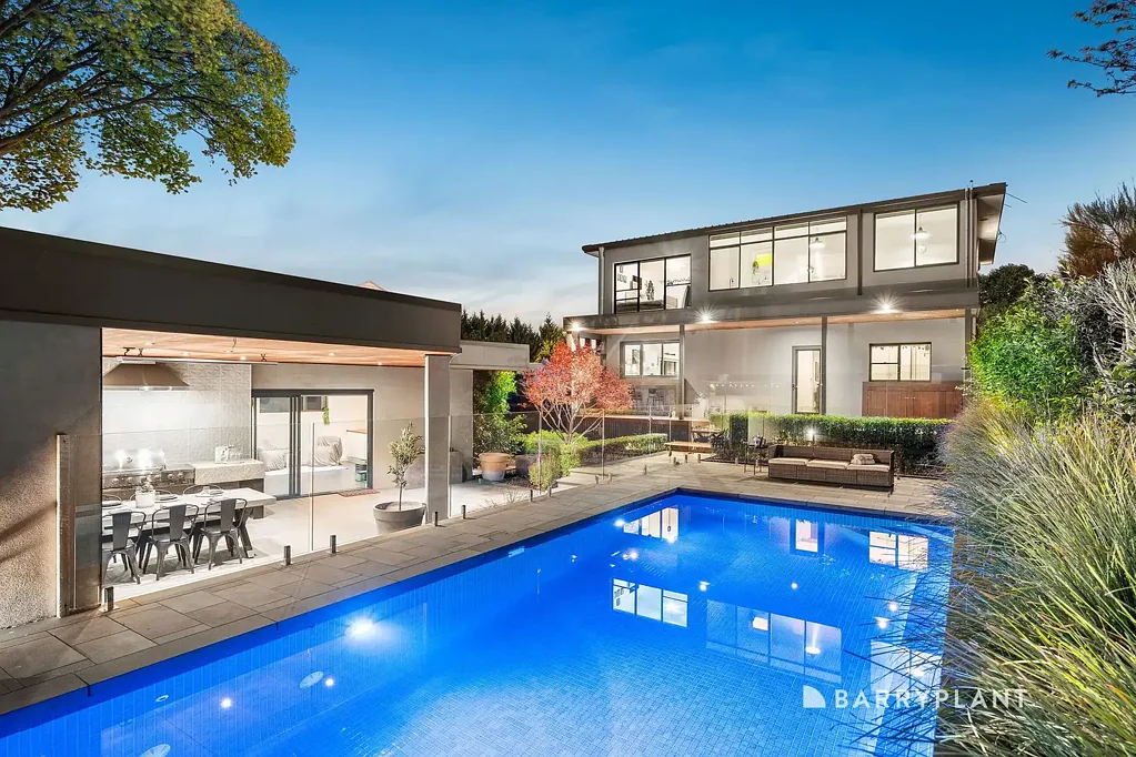 Rosanna 4ห้องนอน Contemporary Family Residence with Exceptional Outdoor Living