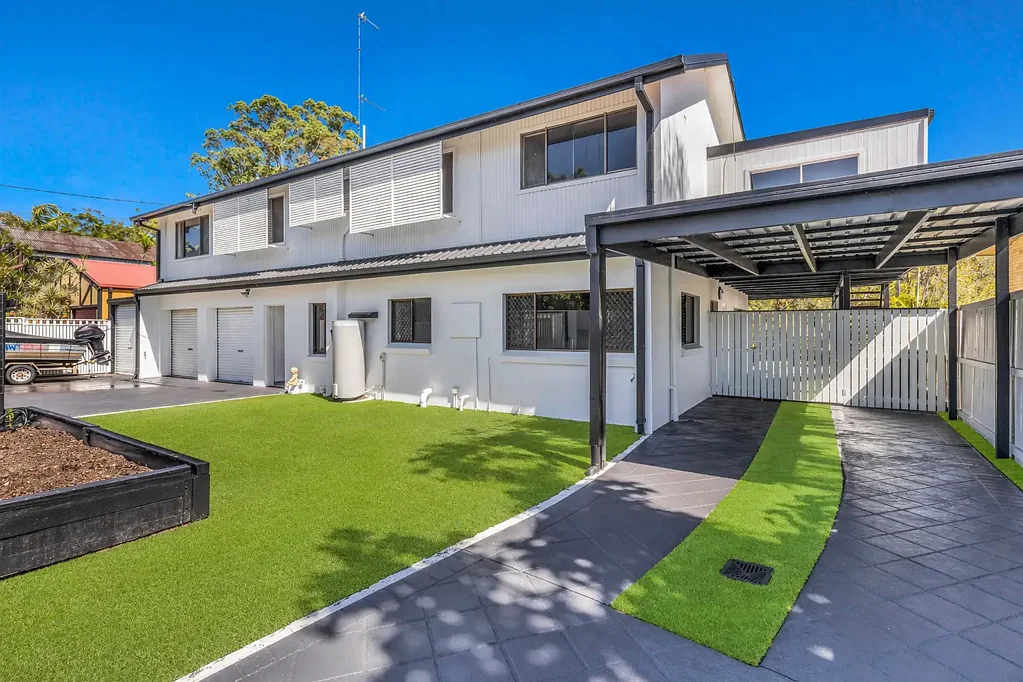 Southport 6房  Dual Living! Look at this One!