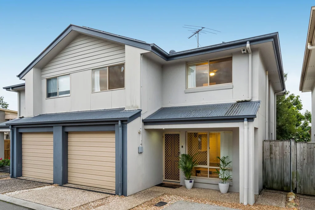 Calamvale 3 Slaapkamer Turnkey Convenience & Effortless Modern Living with Low Body Corp