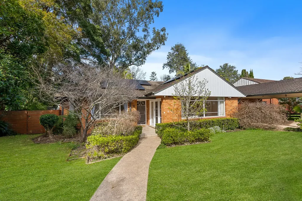 Pymble 3ਬੈੱਡਰੂਮ Full brick family home in sought after location