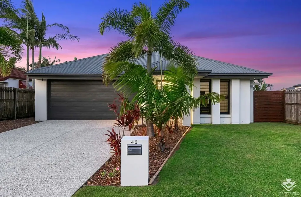 Stunning 4 Bedroom Home on the Water