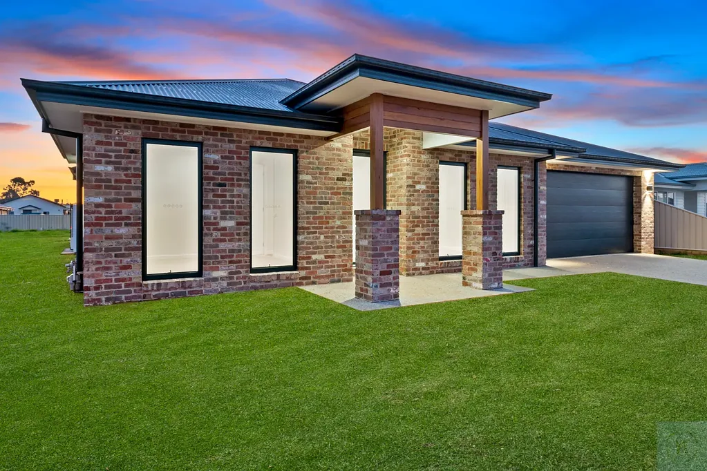 Tocumwal 4 Bedroom Luxe Living At Its Finest!