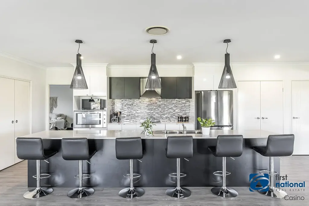 North Casino 6 Bedroom Spacious Modern Family Retreat in Wallaby Downs North Casino