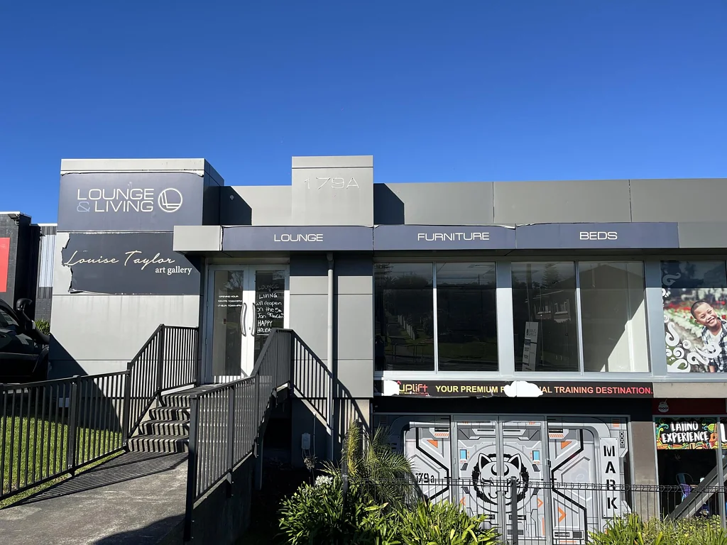 Hillcrest Great value office opportunity