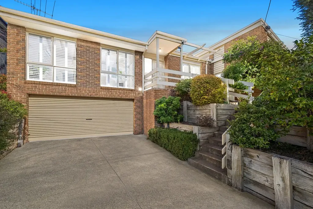 Mount Waverley 2Kwarto Spacious, Private & Perfectly Positioned in Central Mount Waverley