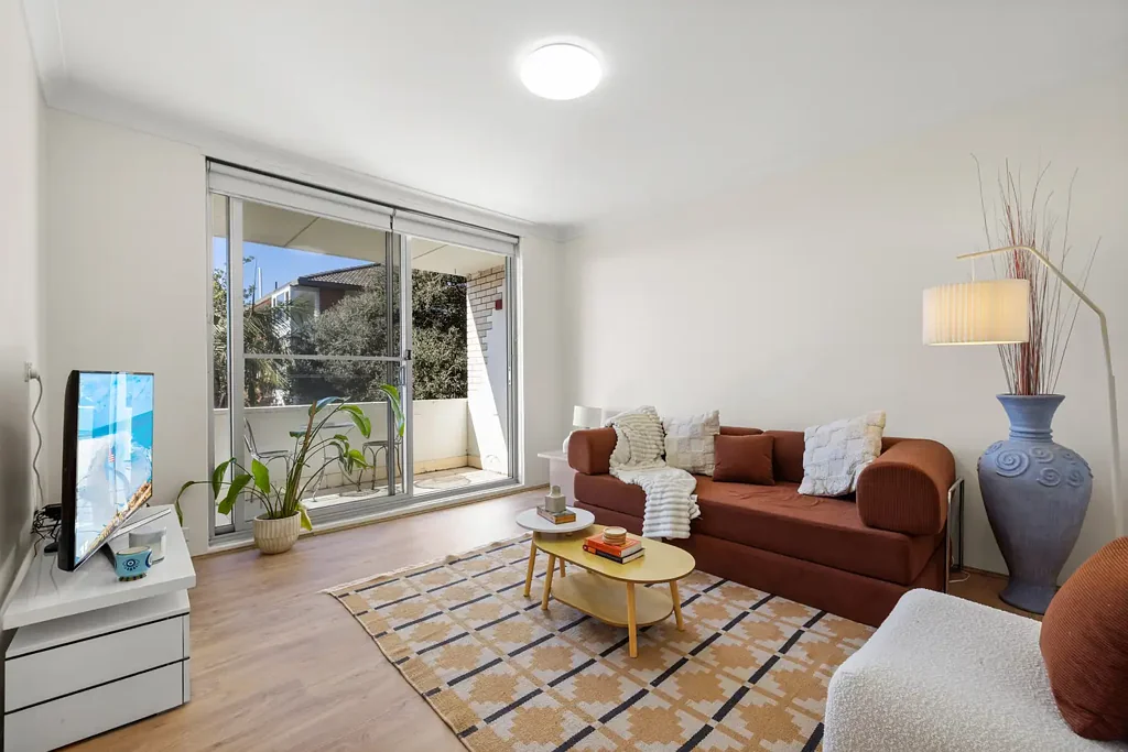 Fully Furnished Beachside Apartment with Water Views – 6-Month Lease