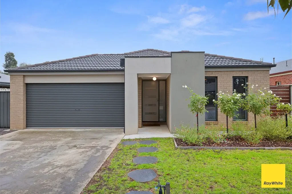 Stylish Modern Living in Ascot