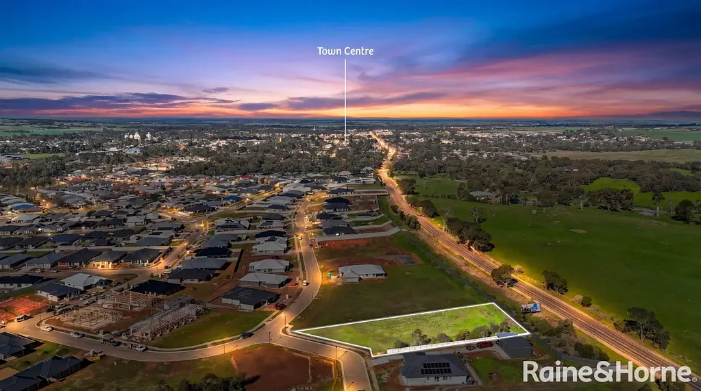 Strathalbyn "Choose your own builder"- 2172m2