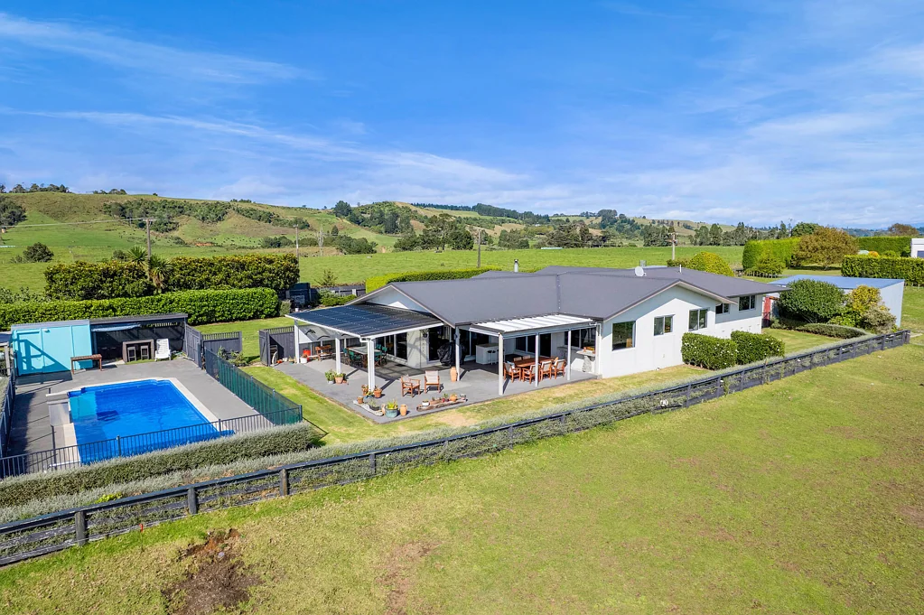 Urenui 4房  Lifestyle living, sea views & income potential