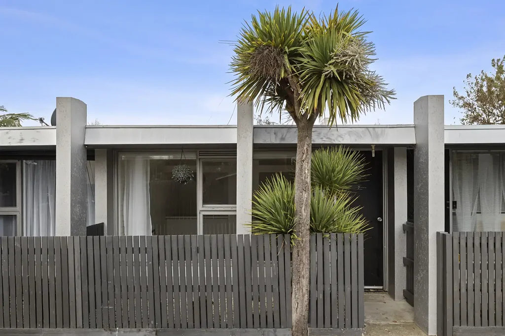 Hamlyn Heights 1房  Convenient Living in a Highly Connected Location