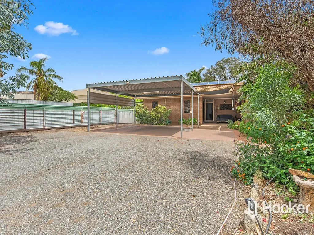 Larapinta 3Zimmer Complete Package, Home + Furniture Owners Say SELL!