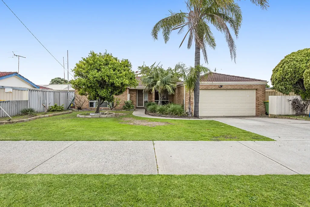 Cooloongup 4房  Solid 4x2 Home on 606sqm block – Packed with Potential