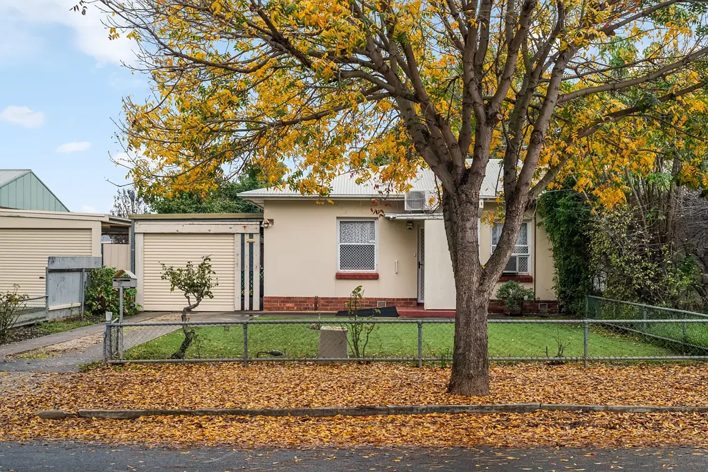 Richmond 3غرفة نوم Exciting Investment/Renovation Opportunity On The City Fringe!
