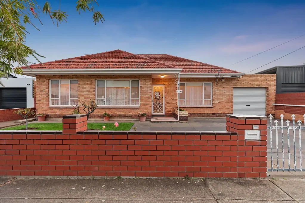 Seaton 3房  A Pristine Original Home With Heart, Heritage And Potential!