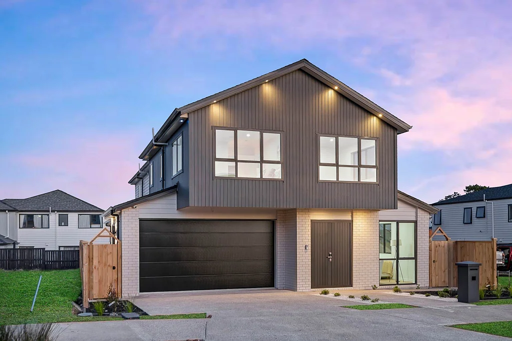 Rosehill 6房  Brand New  Luxury  with Granny Flat & Fireplace