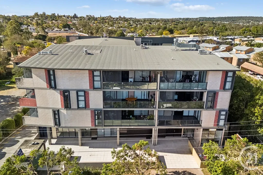 Logan Central 2 Bedroom Walk to Rail & Markets - Reno'd + Large Balcony