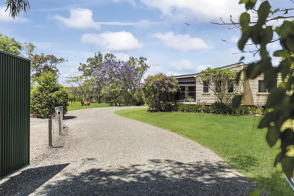 Caboolture 5બેડરૂમ Experience Spacious Living with Dual Accommodation!