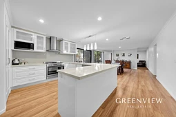11 Stone Hill Circuit, Cranbourne East